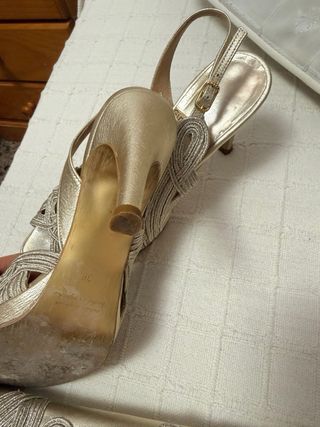 Zapatos y bolso fiesta Gino Ventori a juego.