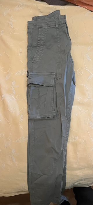 Pantalones cargo Zara verde oliva