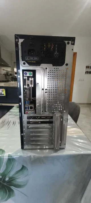 Gabinete Gamer Negro/Plateado