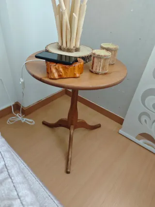 Mesita auxiliar de madera