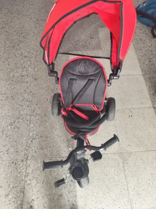 Triciclo infantil rojo