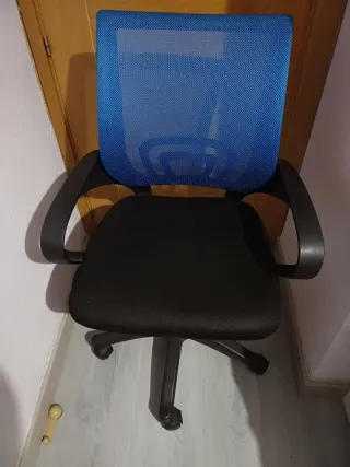 Silla de ordenador ergonómica azul y negra
