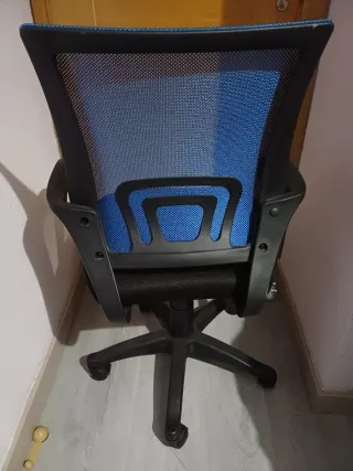 Silla de ordenador ergonómica azul y negra