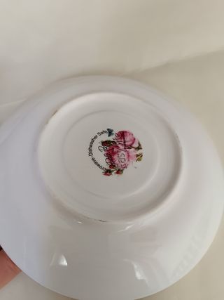 Teiera e tazza in porcellana finissima