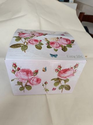 Teiera e tazza in porcellana finissima