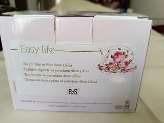 Teiera e tazza in porcellana finissima