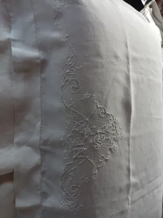 Lenzuola di lino ricamata