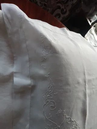 Lenzuola di lino ricamata