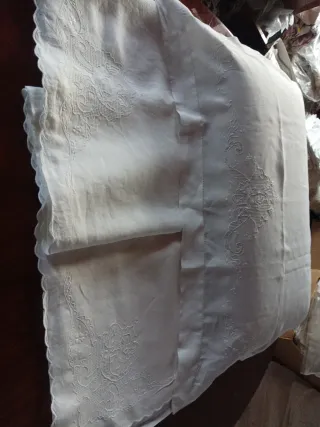 Lenzuola di lino ricamata