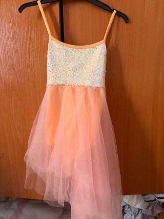 Traje de danza naranja con lentejuelas