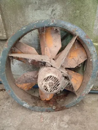 Ventilador industrial antiguo