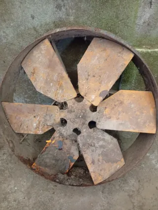 Ventilador industrial antiguo