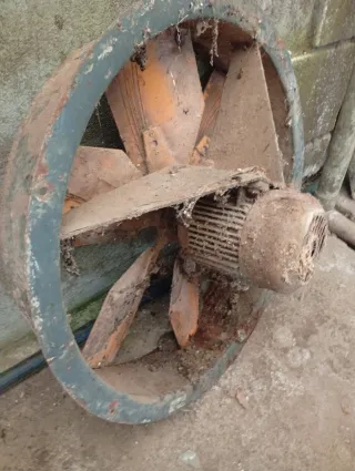 Ventilador industrial antiguo