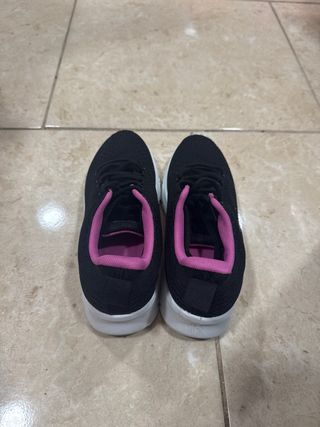 Zapatillas Skechers Negras y Rosas
