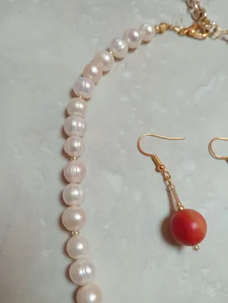 Collar Coral Rojo y Perlas y pendientes coral