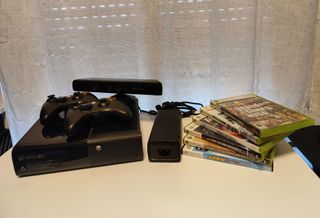 Xbox 360 + Kinect + 2 Mandos + 6 Juegos