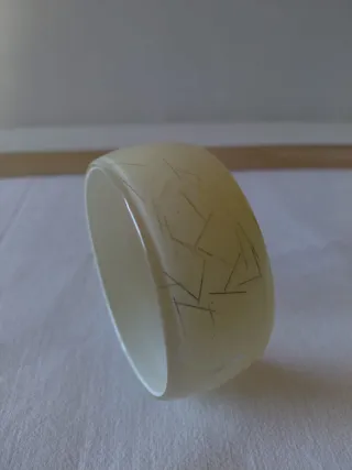 Bracciale rigido color crema