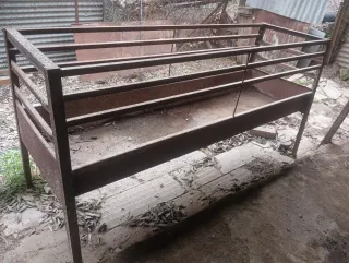 Comedero metálico para animales