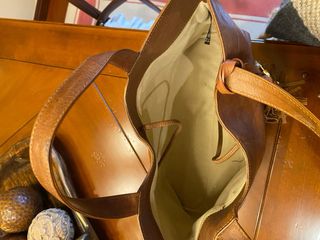 Bolso de mano de cuero marrón