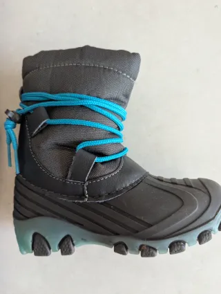 Conjunto esquí niño/niña: mono, botas y guantes.