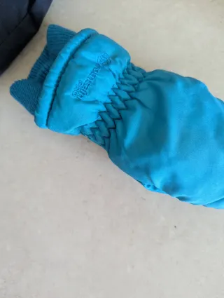 Conjunto esquí niño/niña: mono, botas y guantes.