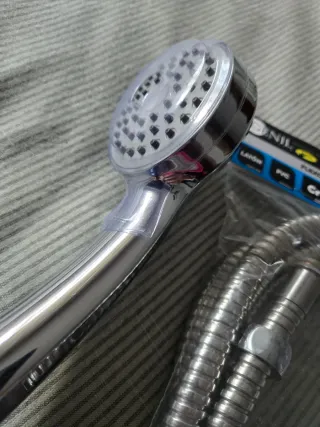 Flexo de ducha metálico y plástico