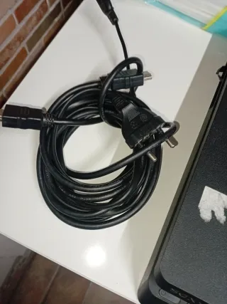 Ps4 (PlayStation 4) Negra - Solo Consola y Cable