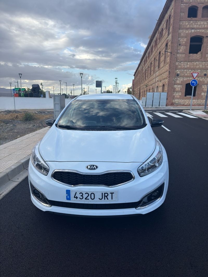 KIA Ceed 2016 - foto 1