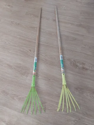 2 Rastrillos Jardín Infantiles