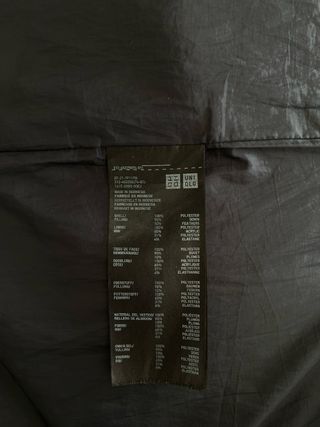 Abrigo largo de plumas negro Uniqlo