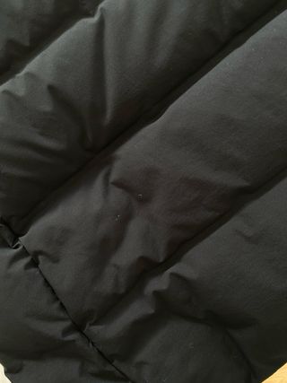 Abrigo largo de plumas negro Uniqlo