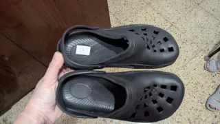 Zapatillas tipo Crocs negras