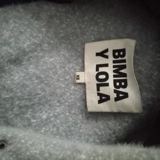 Abrigo Bimba y Lola azul claro.