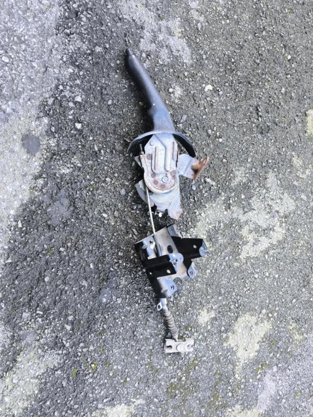 Palanca y cable freno mano Nissan Terrano 2