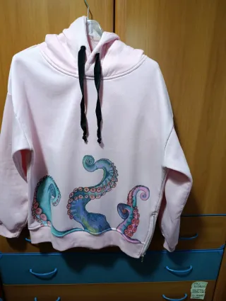 2 Felpe: Vans nera e rosa dipinta