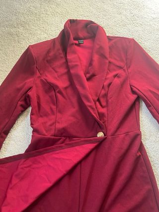 Mono corto burdeos blazer