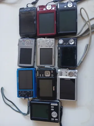 Consegna di fotocamere digitali per ricambi