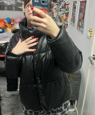 Abrigo plumas tipo cuero