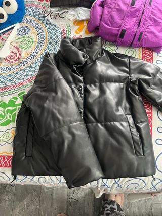 Abrigo plumas tipo cuero