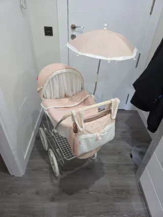 Carrito de bebé de juguete rosa marca Arias