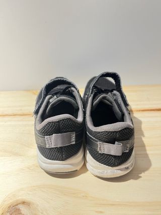 Zapatos Deportivos Niños New Balance talla 28