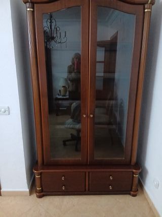 Mueble vitrina madera y cristal