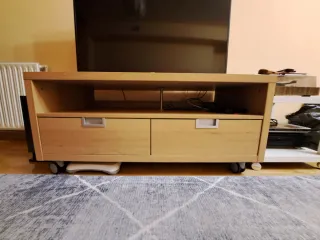Mesa TV madera con ruedas