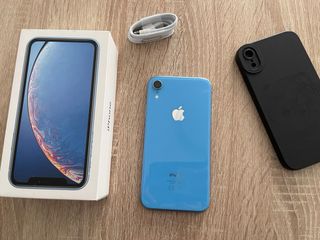 iPhone XR Nero + Custodia e Cavo