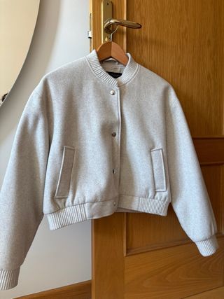 Chaqueta bomber Zara beige Talla M