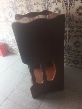 Mesita de noche de madera y cristal