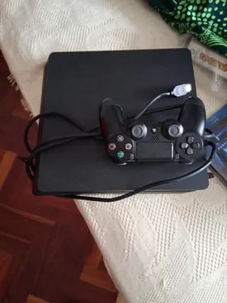 Consola PS4 Negra + Mando
