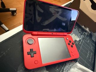 Nintendo New 2DS XL Poké Ball Edition