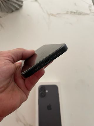 iPhone 16 nero da 128 GB