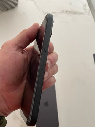 iPhone 16 nero da 128 GB